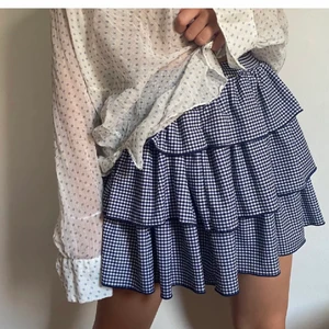 Rutig Kjol - Säljer denna rutiga kjol, storlek S, 150kr + frakt 💕❤️ (lånad bild)