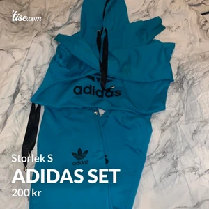 Adidas Set - Normal i storleken, formar sig snyggt!