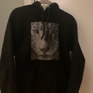 Cool Elephant Hoodie - Super fin hoodie! Gamla modellen av cool elephant, skit snygg. Något liten på mig. 