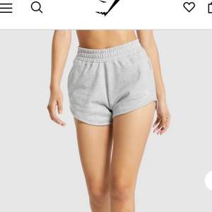 Säljer två par shorts i färgen grå och gul. Storlek s på båda. Helt nya ! Aldrig använda. 150 kr st 