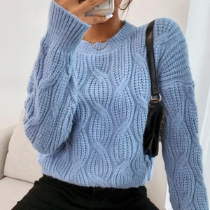 Stickad tröja  - Superfin ljusblå tröja, Storlek S💞