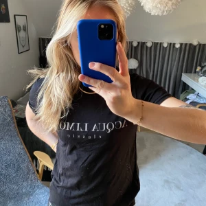 T-shirt - Snygg tröja från acqua limone⚡️ sparsamt använd, säljer pga att den inte kommer till användning 
