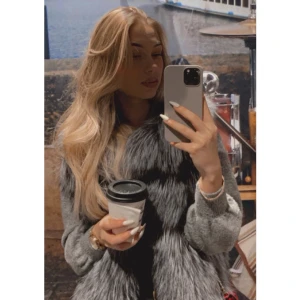 Pälsjacka/pälsväst - Man kan ha den som jacka och väst