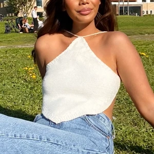 Virkad crop top - Jättefin typ virkad crop top från shein med öppen rygg, passar XS-M