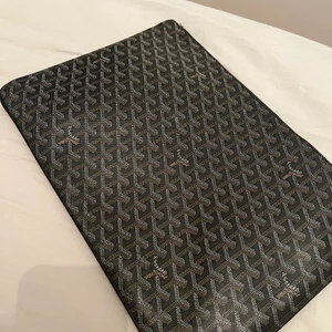Goyard Datorfodral - Datorfodral från Goyard. Inget äkthetsbevis finns. Fått i present. Passar datorer upp till 13”