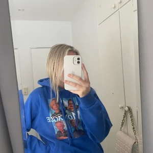 Hov1 hoodie - Blå hov1 hoodie, ifrån albumet montague 