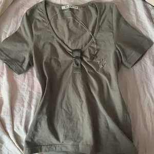 Topp - Y2k topp i storlek S, skriv för fler bilder<33(smycken ingår inte) 😇