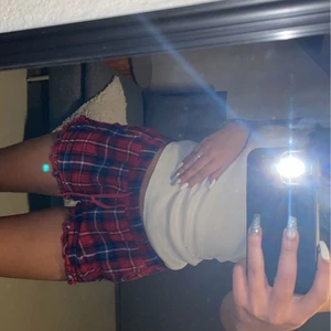 Pyjamas shorts - Säljer dessa mysiga pyjamas shorts då jag inte använder dom längre💓 har använt dom ett par gånger men kvaliten har inte ändrat sig 🤗 Är rätt så säker på att bikbok inte säljer dom längre 💕