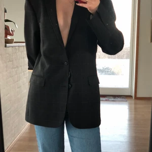 Rutig tiger of Sweden kavaj - Cool rutig tiger kavaj/blazer. Mkt bra skick. Står ingen storlek, men är runt en L har själv haft den som oversized. 