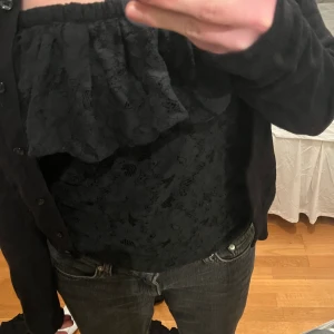 Svart topp - Jättefin topp som går att ha på många olika sätt. Den har aldrig kommit till användning. 