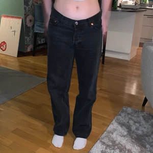 Jätte snygga Sweet sktbs jeans - Jätte sköna o bekväma sktbs jeans från junkyard. Lågmidjade o sitter väldigt baggy. Nypris: 599. Säljer: 350