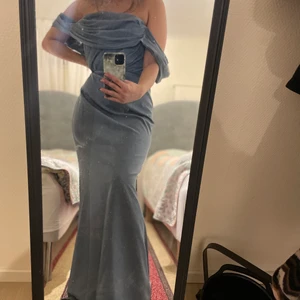 Festklänning  - För mer information/frågor skriv dm vid seriöst intresse 