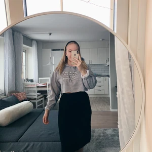 Croppad hoodie  - Croppad hoodie från Lohilo 💛 Strl M