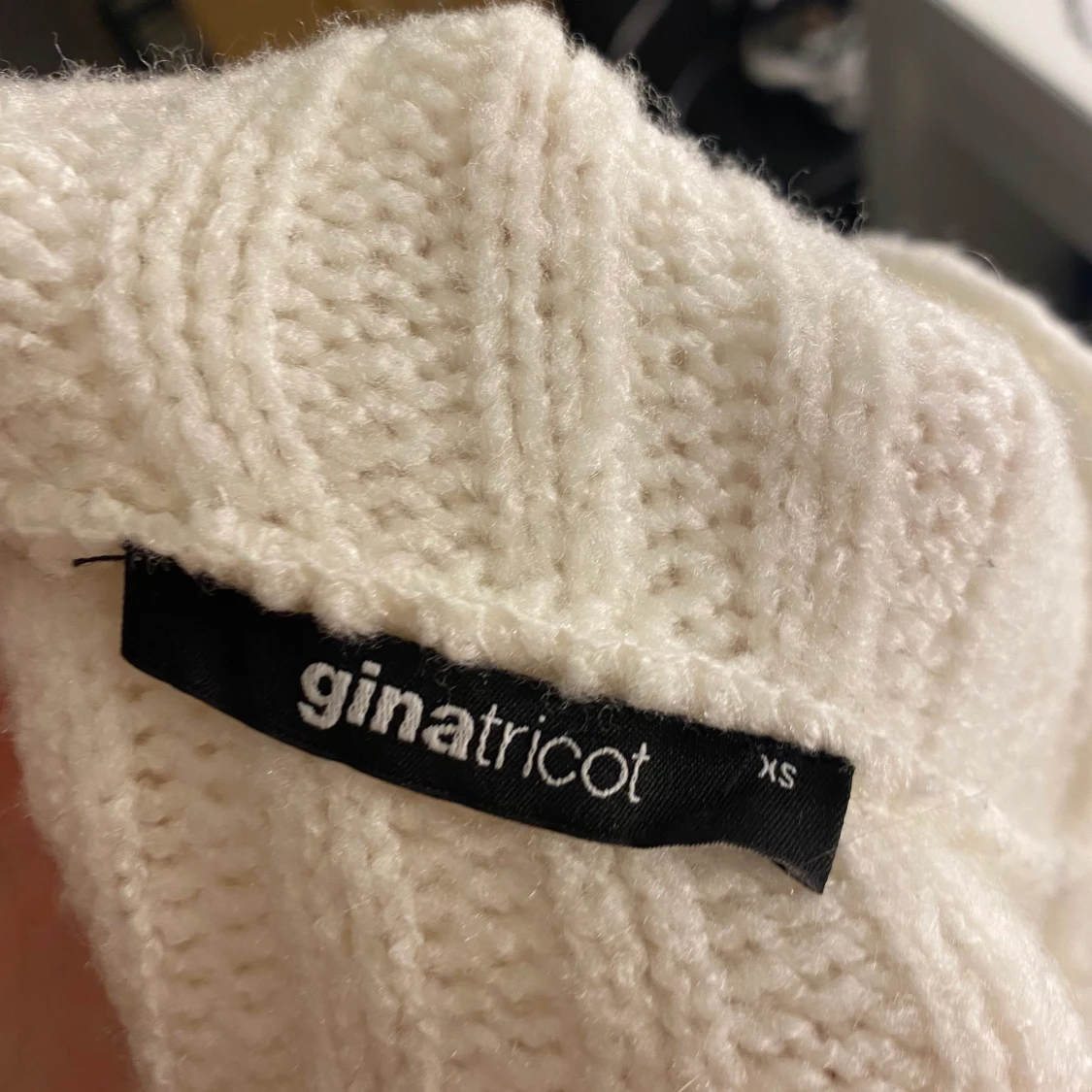 stickad tröja från gina tricot - 90