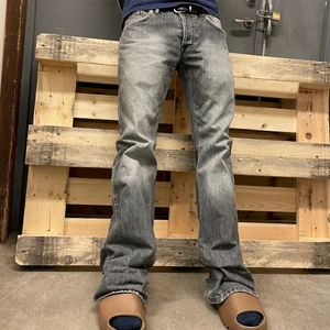 Gråa Jeans! - Säljer nu mina absoluta favorit jeans av alla tider…🦥 Så buda på 😮‍💨