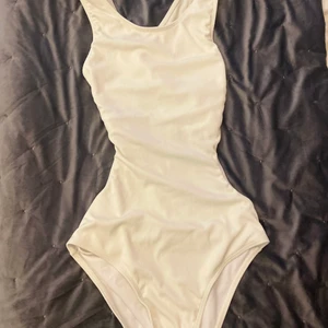 Body/baddräkt  - Body/baddräkt aldrig använt. 50kr + frakt 