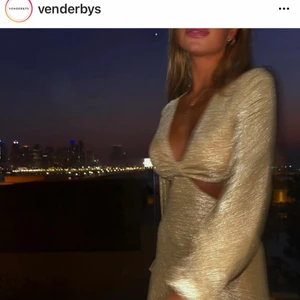 Klänning från Venderby’s  - Köpt för 690kr + frakt - aldrig använd bara testad - sälj för 400kr + frakt 🚚 även slutsåld i mindre storlekar