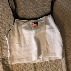 Vit linne. - Ny från H&M, bara en gång blivit används.