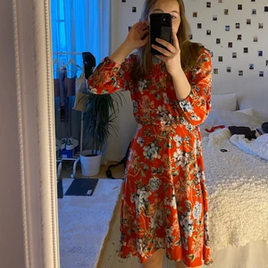 Klänning - Fin klänning från hm, använd 1 gång 🥰🥰