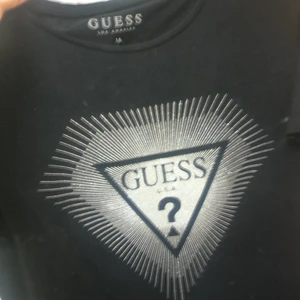 Guess tröja  - T-shirt från guess