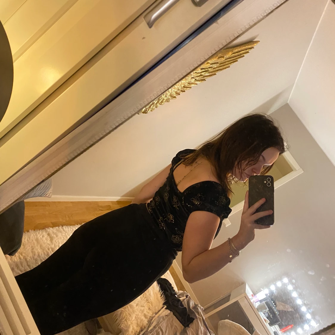 Topp i svart med guldiga rosor - 91