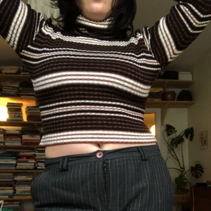 Croppad polo - Jättetrevlig polo som är lite croppad. Lite för tajt för mig