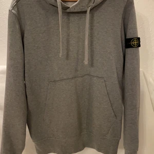 Stone Island Hoodie - Säljer min stone island hoodie, kvitto finns, bra skick, stl S