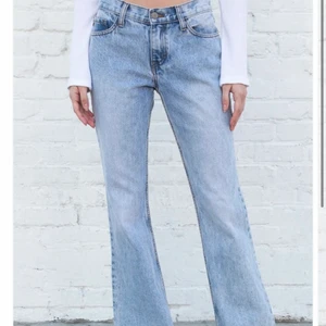 Brandy Melville Quinn Jeans - Supersnygga jeans från Brandy Melville, one size/ strl S. Säljer då de inte passar mig, endast testade. 