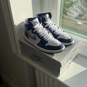 Jordan 1 midnight navy - Storlek 42,5. Cond 7/10