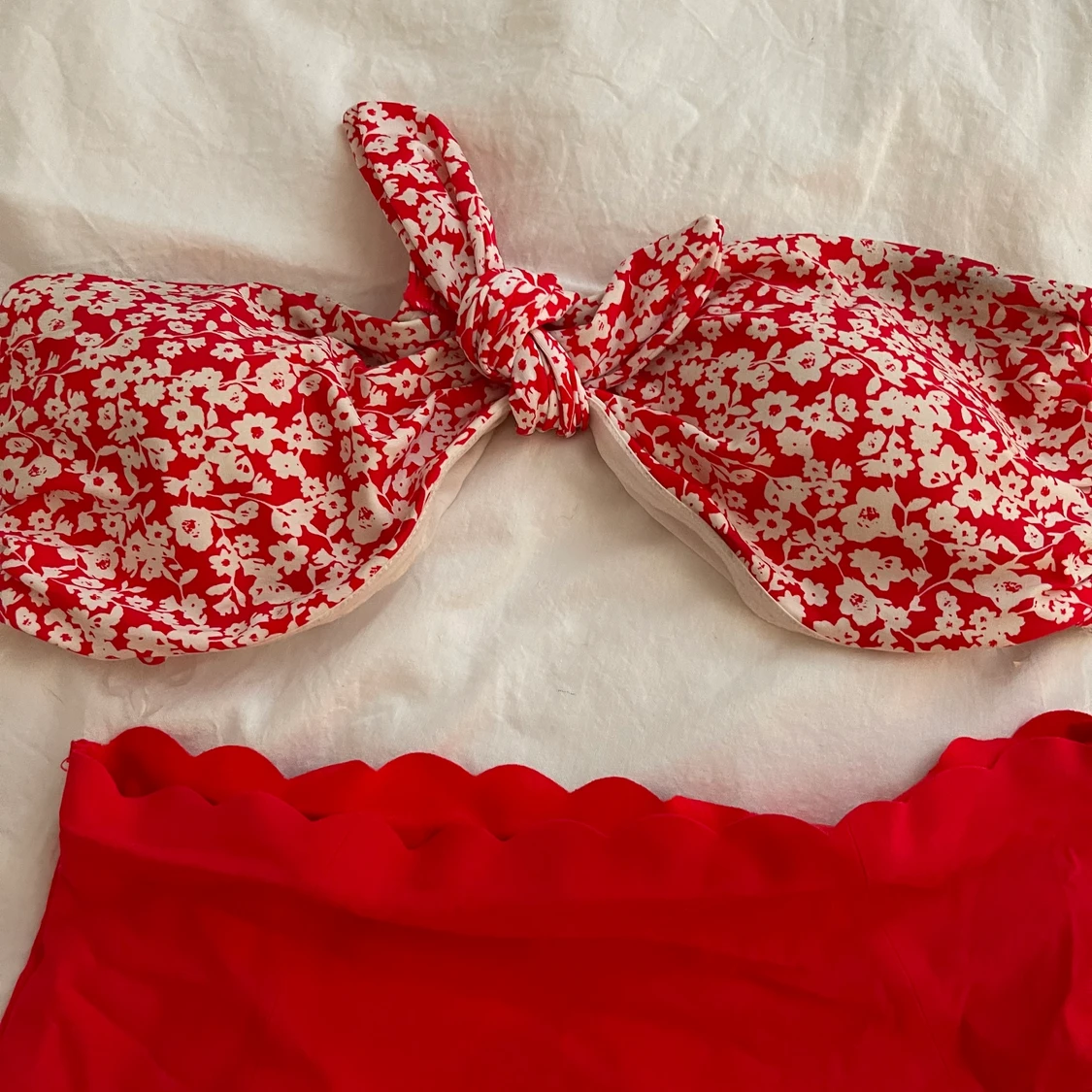 Blommig röd bikini