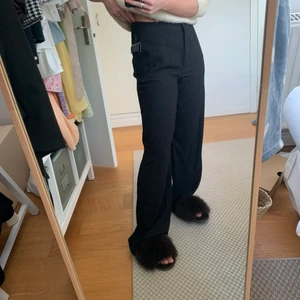 Kostymbyxor  - Svarta kostymbyxor från Nelly, aldrig använda i storlek 38