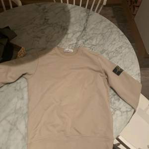 Stone island crewneck 2 år gammal men bra skick 