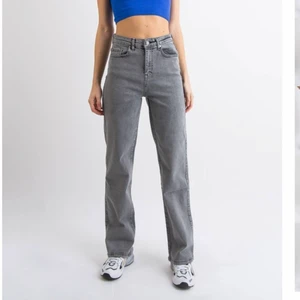 Madlady jeans - ‼️Lånade bilder från hemsidan‼️ Säljer två par likadana jeans i modellen ”vida jeans” från madlady därav att dem ej kommer till användning och beställde 2 storlekar men ej orkat skicka tbx! Har både storlek 36 och 38. 250kr/st, nypris 549