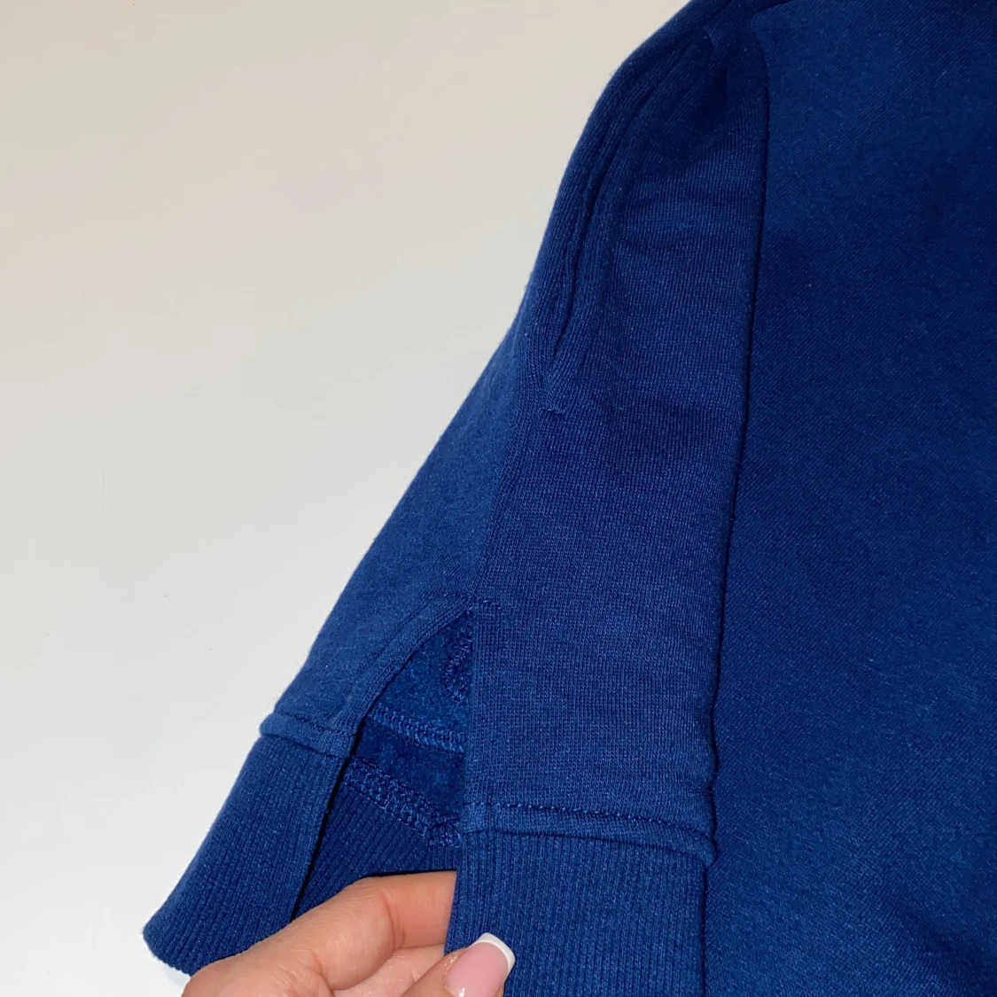 Alcott tröja med fina detaljer!💙💙💙  - 91