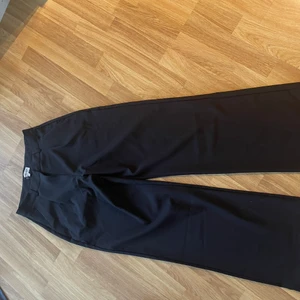 Kostymbyxor  - Raka kostymbyxor från madlady, aldrig använda lappen kvar.