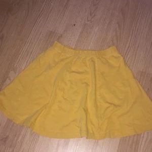 European kids kjol strl: 135-140 - Använde mycket som liten ochfunkar bra även nu men jag rensar garderoben så måste bli av med allt säljer för lågt pris kom privat om du vill se på