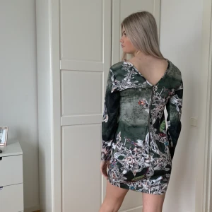 Tiger of Sweden  - Sparsamt använd klännig frånTiger of Sweden. Coolt mönster.