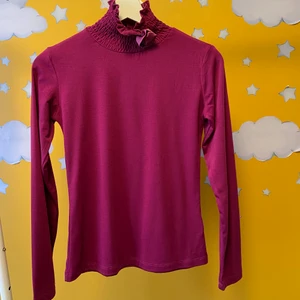 Oanvänd vinröd tröja ❤️ - Hämtas i Hornstull eller skickas mot fraktkostnad ❤️
