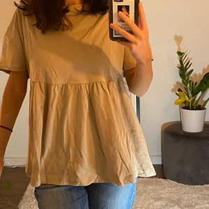 Tröja  - Jätte fin beige tröja som inte kommer till användning längre:)