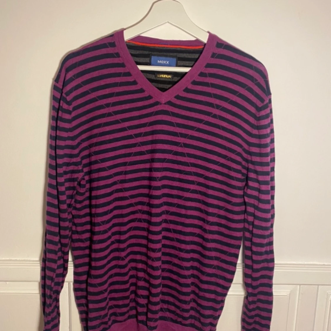 Randig v-ringad tröja 