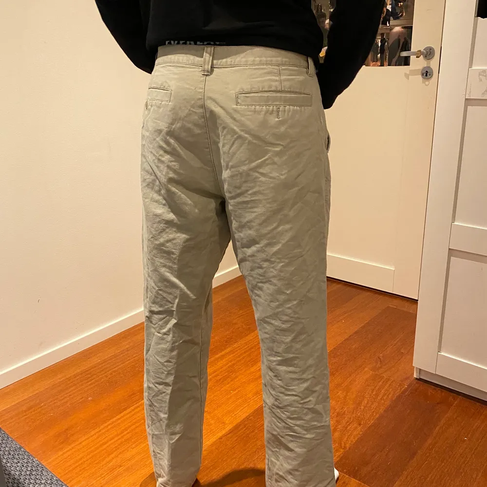 Ett par redwood byxor i storlek 36/34. Byxorna har straight leg passform och går att matcha väldigt enkelt.. Jeans & Byxor.
