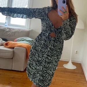 Klänning - Mönstrad klänning 🥰😍