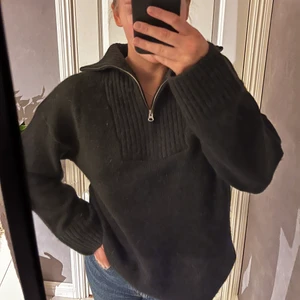 Stickad tröja  - Intressekoll på denhär skitsnygga tröjan, kanske vill sälja för att jag har några liknande. Nypris 599kr. 300kr+frakt. Pris kan diskuteras 