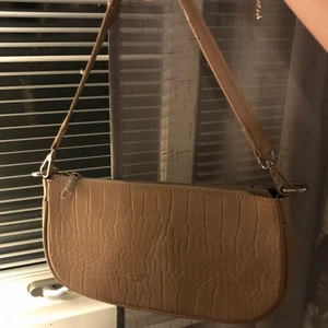 Baguette väska🤎 - Sjukt fin väska!! Perfekt för sommaren! 😘