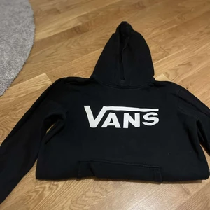 Vans - Hoddien är använd men fortfarande i gott skick. 
