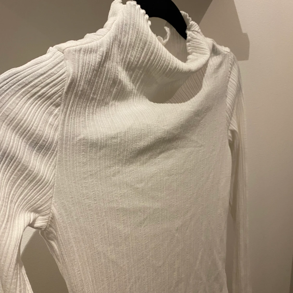 Vit halvpolo tröja!  - 90