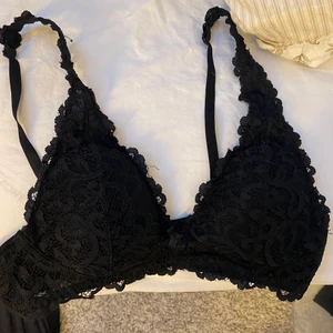 Gina tricot topp/bh - Säljer nu denna bh från Gina tricot som jag aldrig använt. Säljer de. För 70kr +frakt 