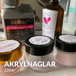 Akrylnaglar - Tillbehör till akryl säljes. Akrylvätska 100 ml fr. Nagelgiganten 1/3 kvar, räcker länge, en annan 120 ml 3/4 kvar. Två akrylpulver en halvfull och en oöppnad. Även ett glitterakrylpulver, aldrig använt. Köpare står för frakt. Nypris för allt minst 450
