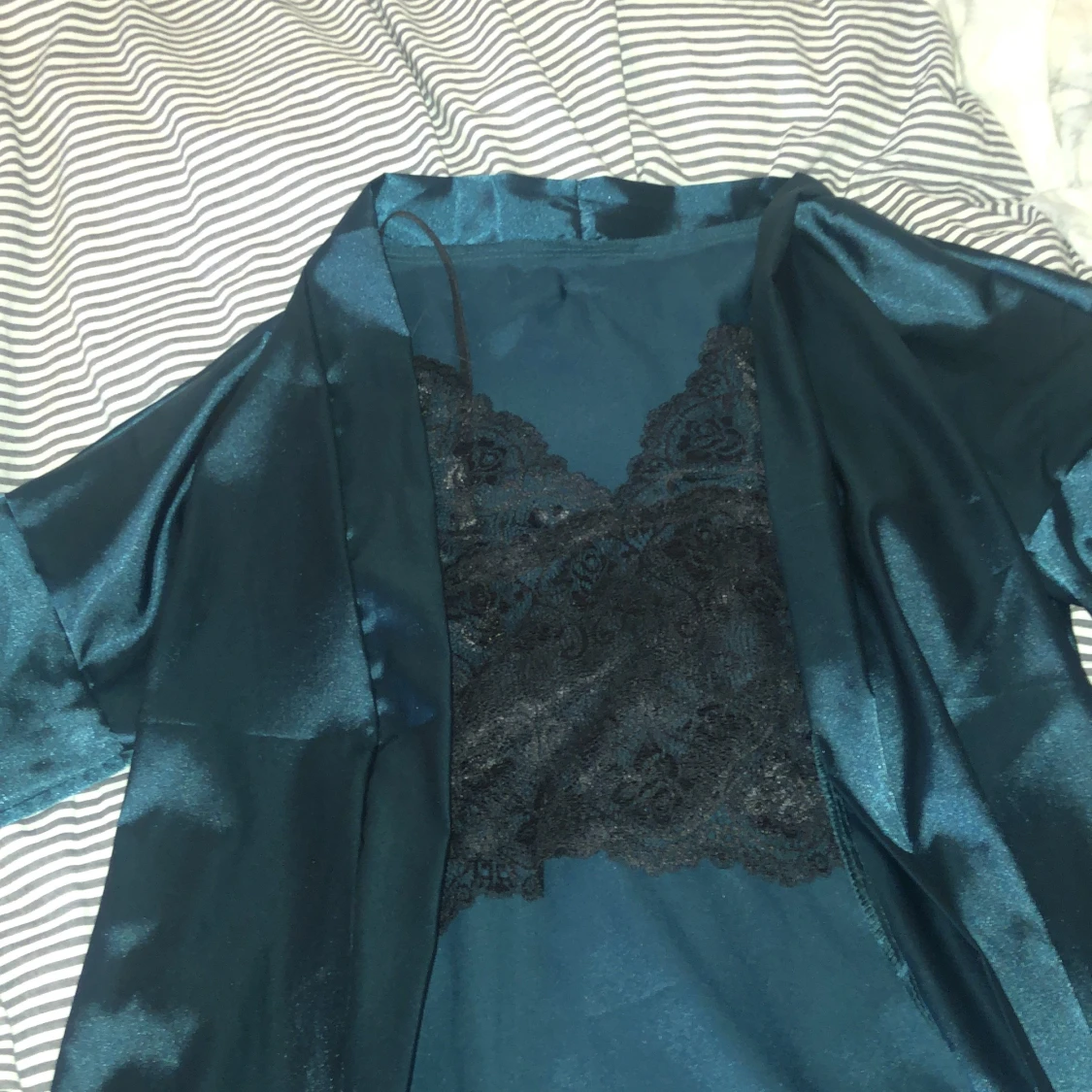 Morgonrock med pyjamas shorts och spets linne  - 91