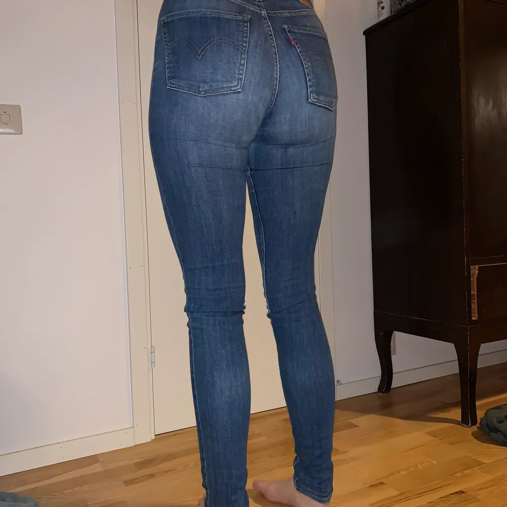 Levis jeans, mile high super skinny. Bra skick. Frakt tillkommer🌻. Jeans & Byxor.